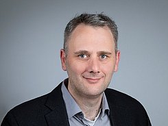  Prof. Dr. Timo Reis